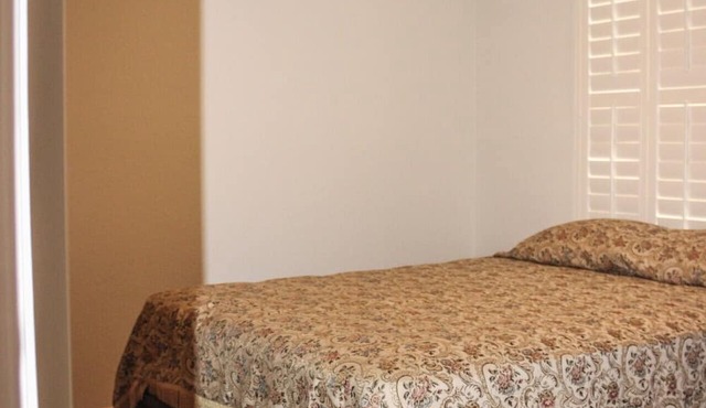 87 Mountain View - Private Bedroom with Shared Bathroom (1)