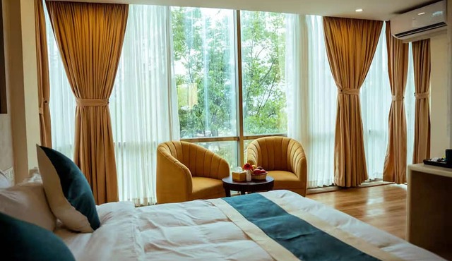 Cozy 1-bedroom hotel in fantastic Kathmandu with AC in TIA Airport