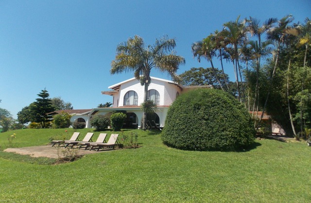 Bizafrika Guest Lodge & Conference Center
